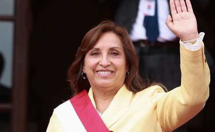 Dina Boluarte es la nueva presidenta de Perú